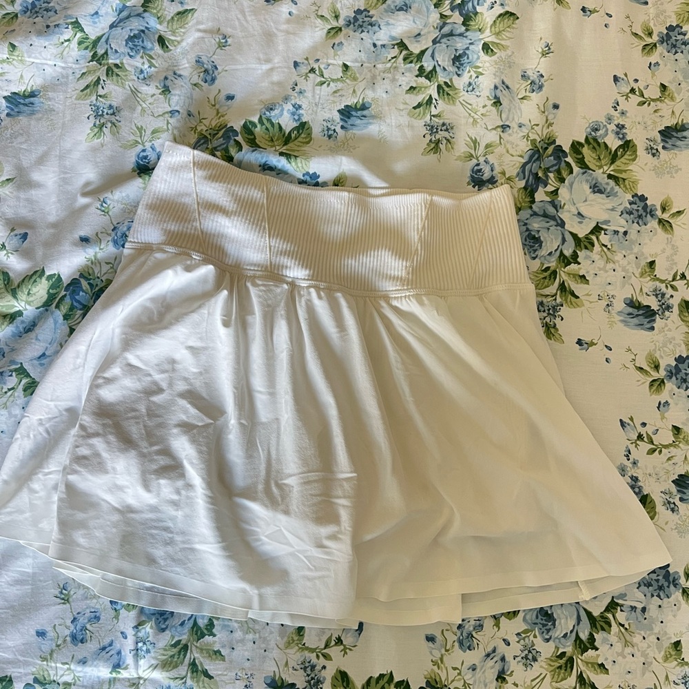 Offline by Aerie White Skort (Never worn still has part of the tag)